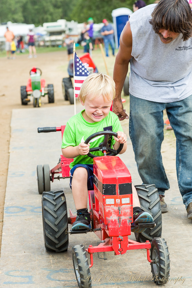 FB-GCF-kids-tractor-pull-4